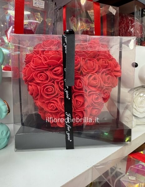 Cuore di rose in lattice