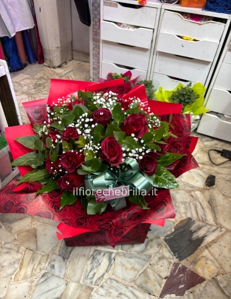 Bouquet di 21 rose rosse a stelo lungo